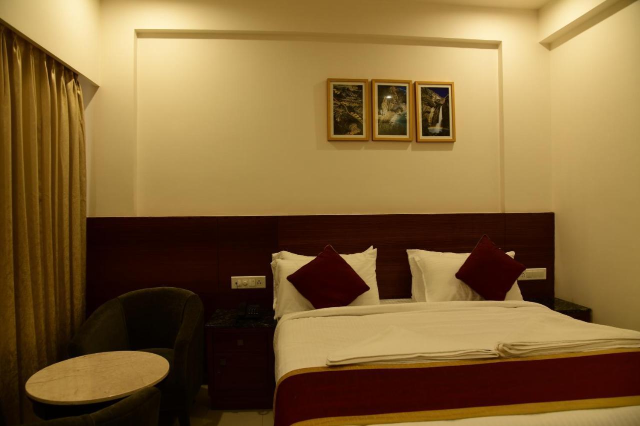 Hotel U.T.Elite Bangalore Exterior photo